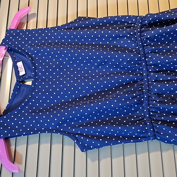 AS NEW 8-9yr Blue polkadot girls dress fully lined cool synthetic flowing fabric - Picture 4 of 10
